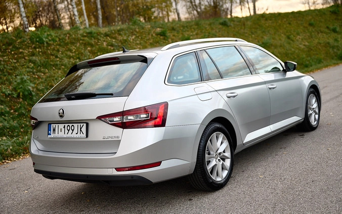 Skoda Superb cena 59900 przebieg: 240800, rok produkcji 2019 z Płock małe 781